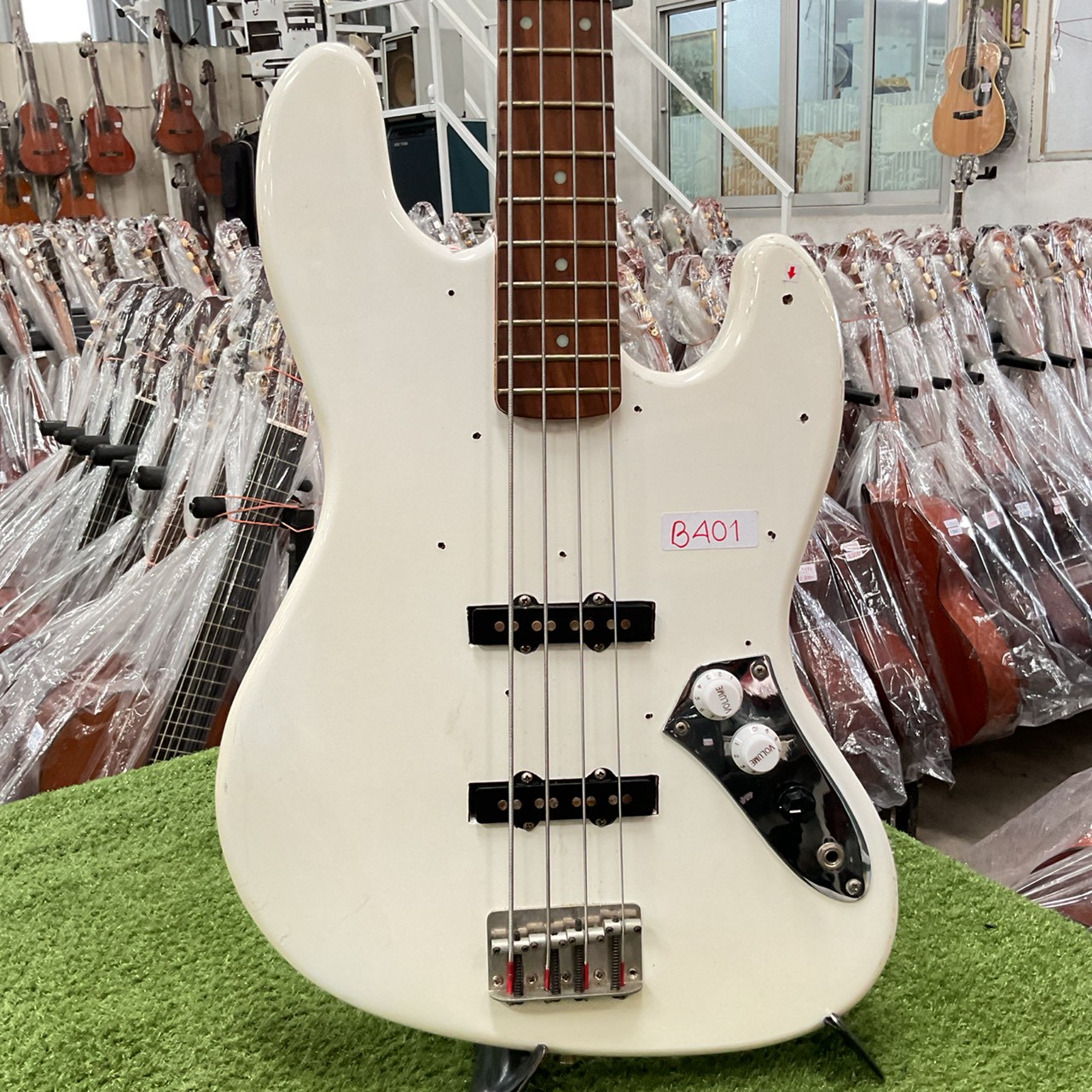 กีต้าร์เบส Century : J