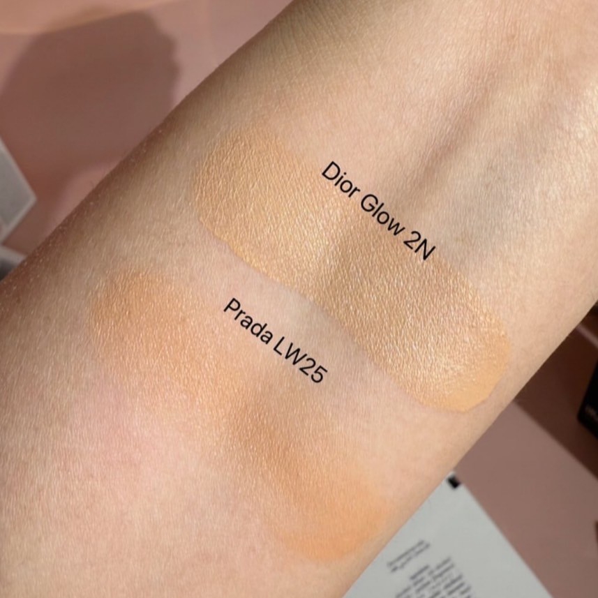 Prada Reveal Skin Optimizing Foundation 30 ml #LW25