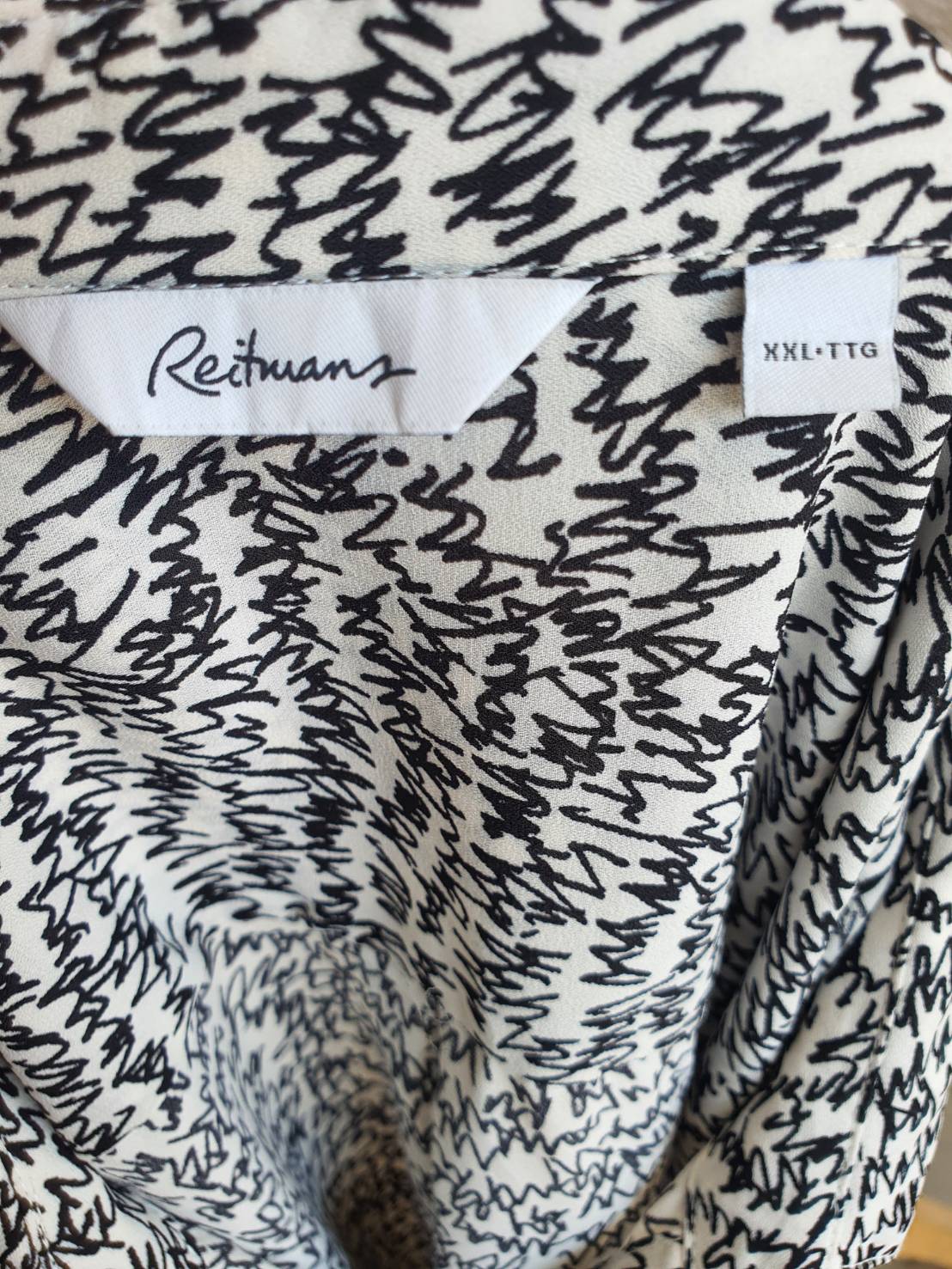 FF05105 เสื้อเชิ้ตมือสอง ลายดำขาว แบรนดฺ์ Reitmans อก 46 นิ้ว