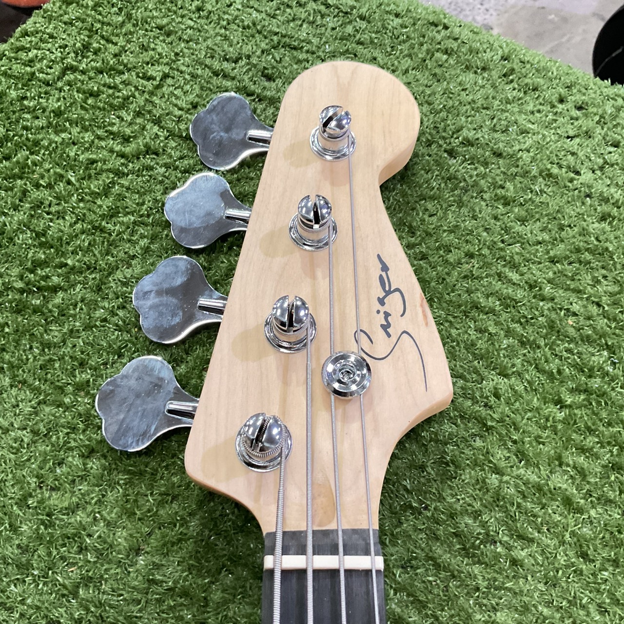 กีต้าร์เบส Sni jer (Gion)