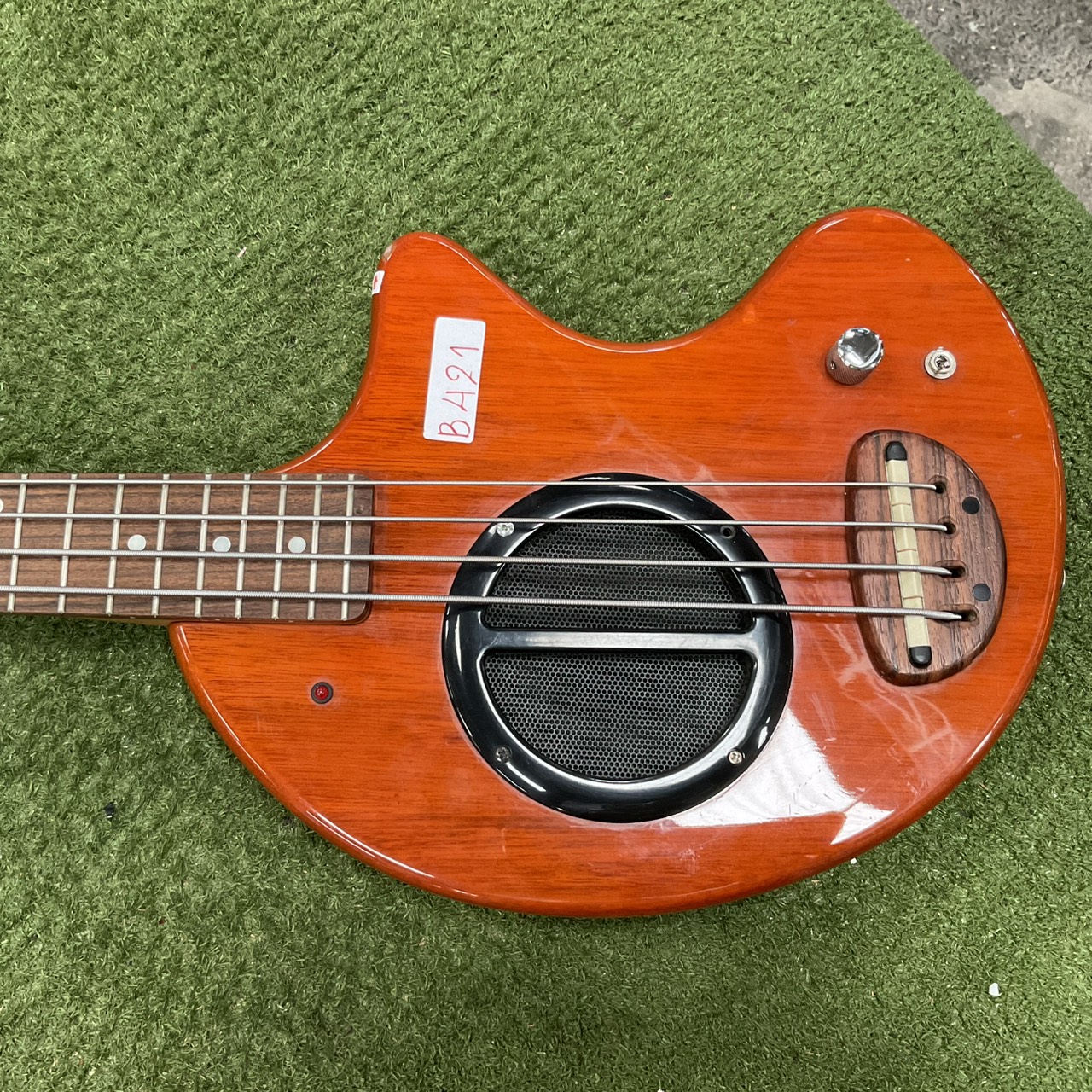 กีต้าร์เบส FERNANDES