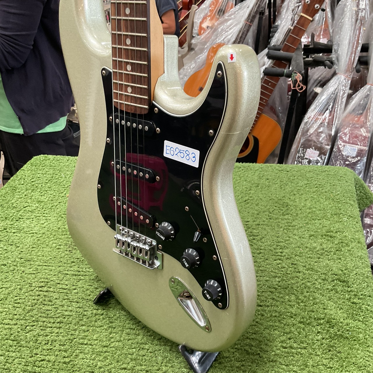 กีต้าร์ไฟฟ้า Mavis