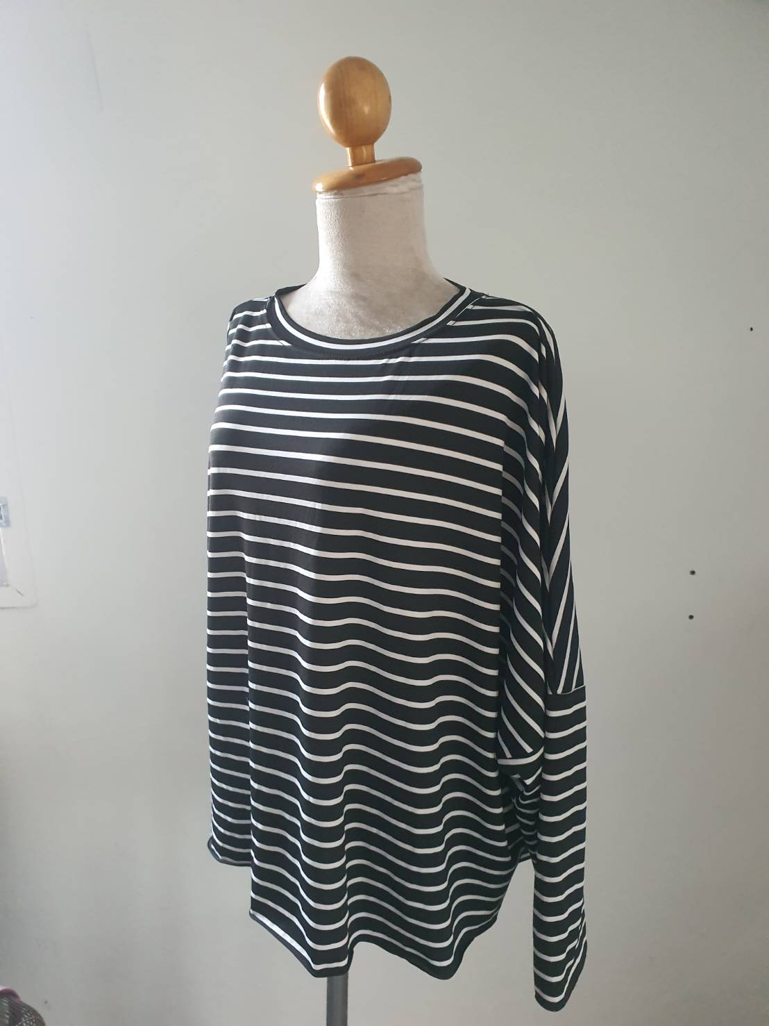 FF05789 เสื้อผ้ามือสอง สีดำลายทาง แบรนด์ อก free-62 นิ้ว