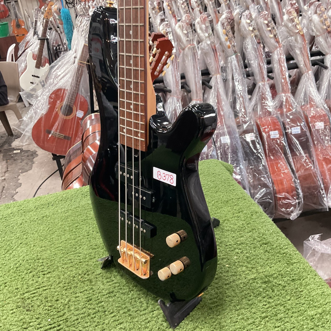 กีต้าร์เบส FERNANDES