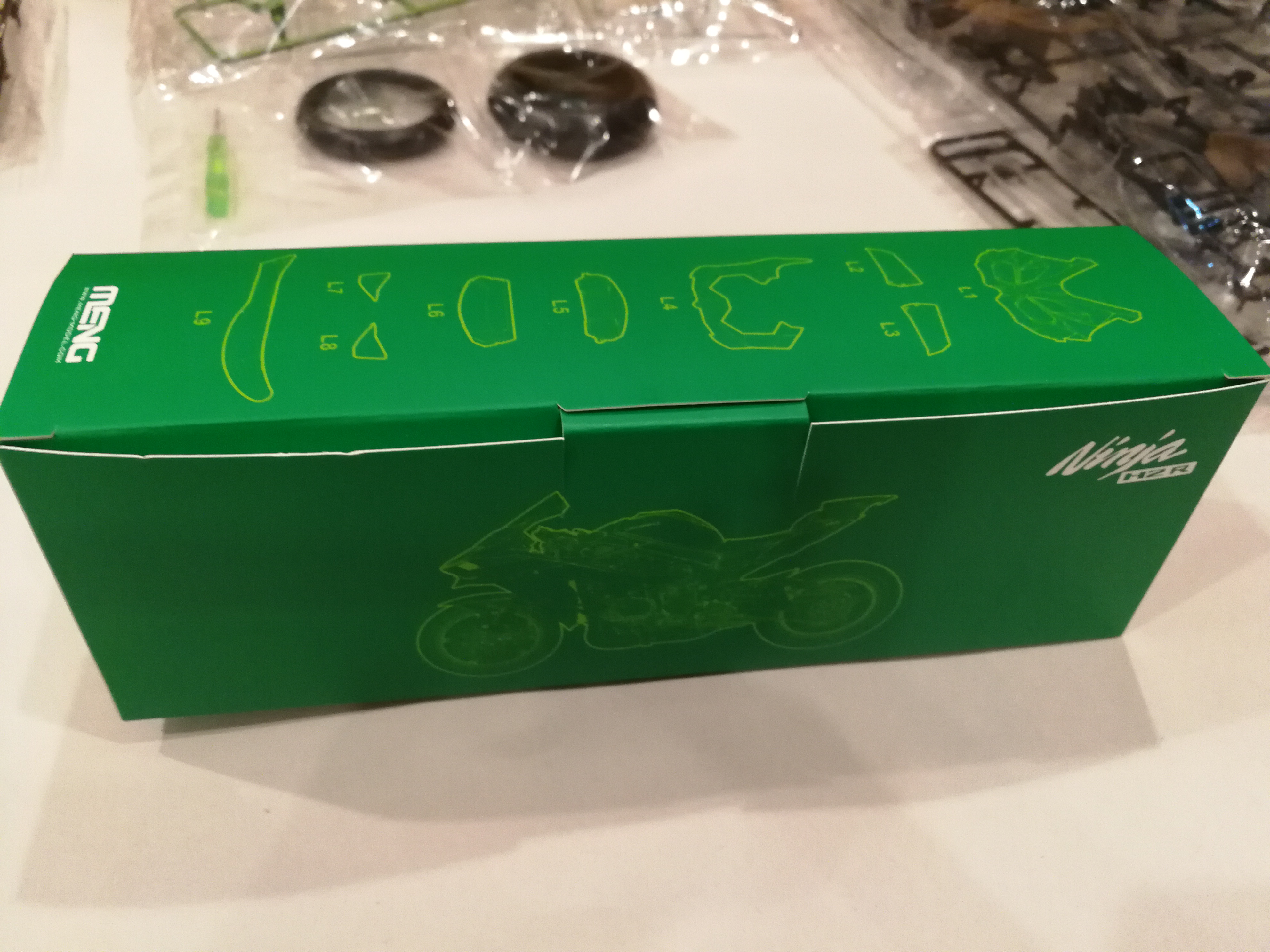 โมเดลรถมอเตอร์ไซค์ Meng Model ขนาด 1/9 MT-001s Kawasaki Ninja H2-R (ทำสีแล้ว)