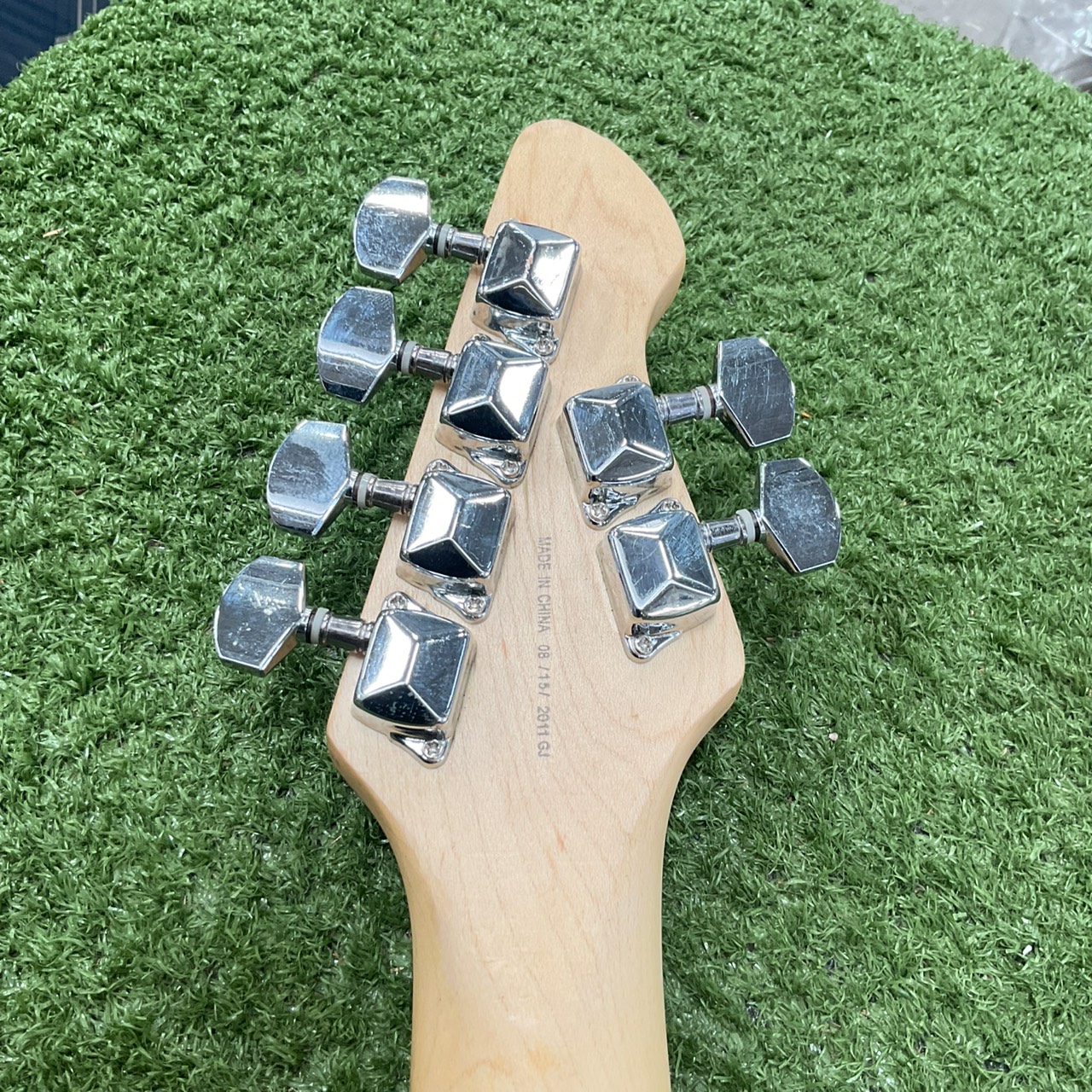 กีต้าร์ไฟฟ้า FIRST ACT : ME1980