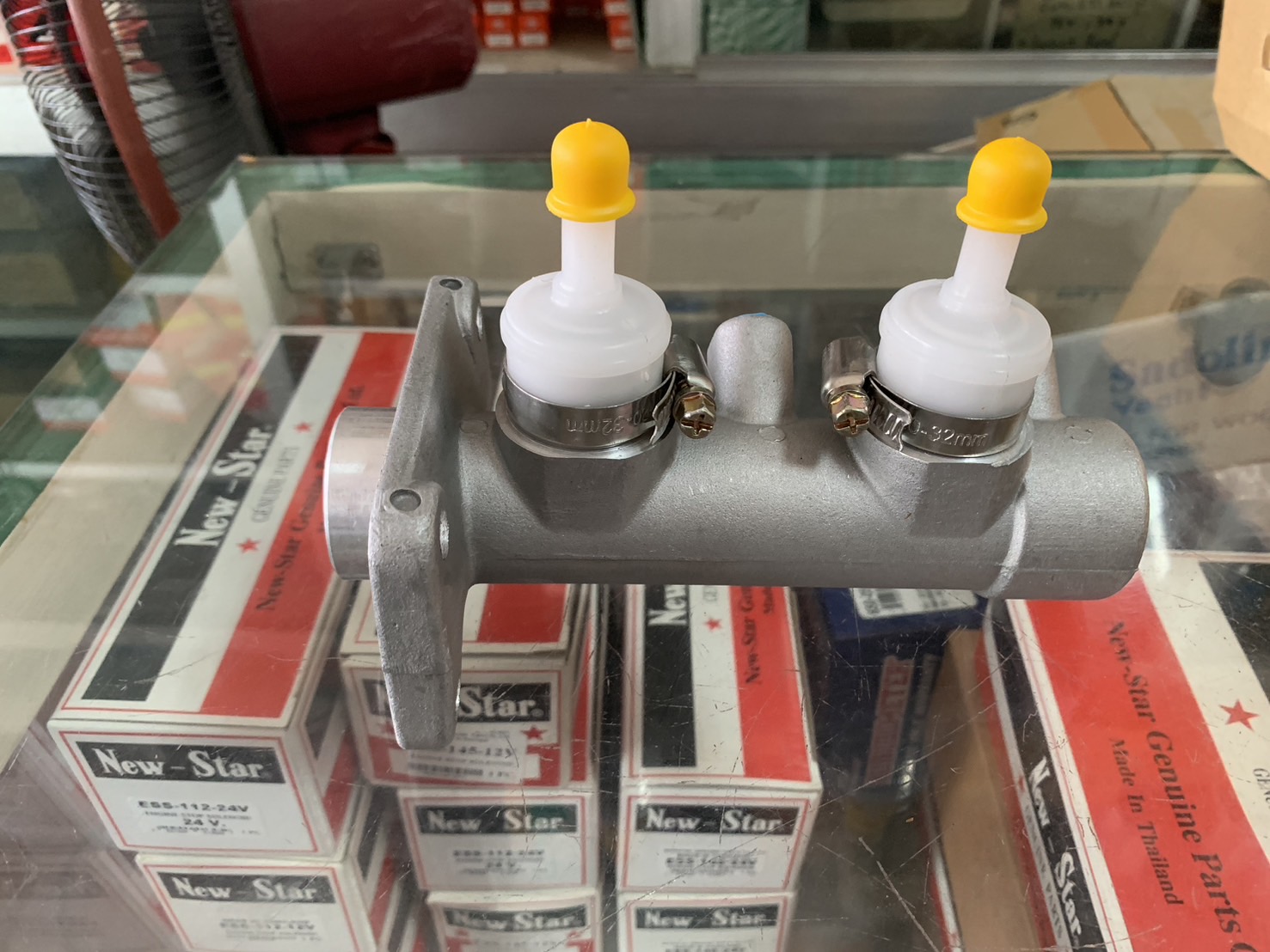 แม่ปั๊มเบรคตัวบน ISUZU NKR 1-1/16 "