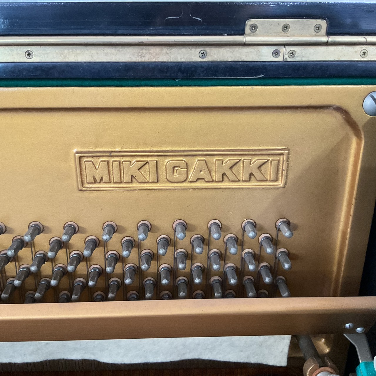 เปียโน MIKI