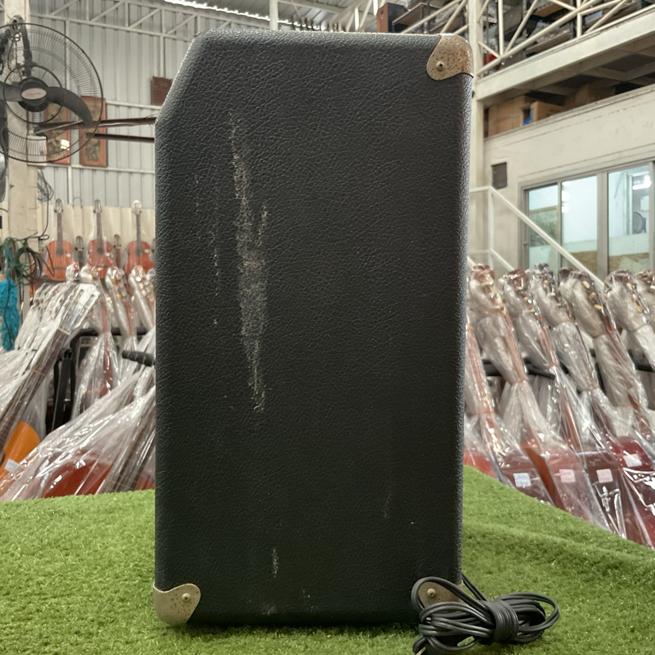 แอมป์เบส Fender : SQUIER BASS