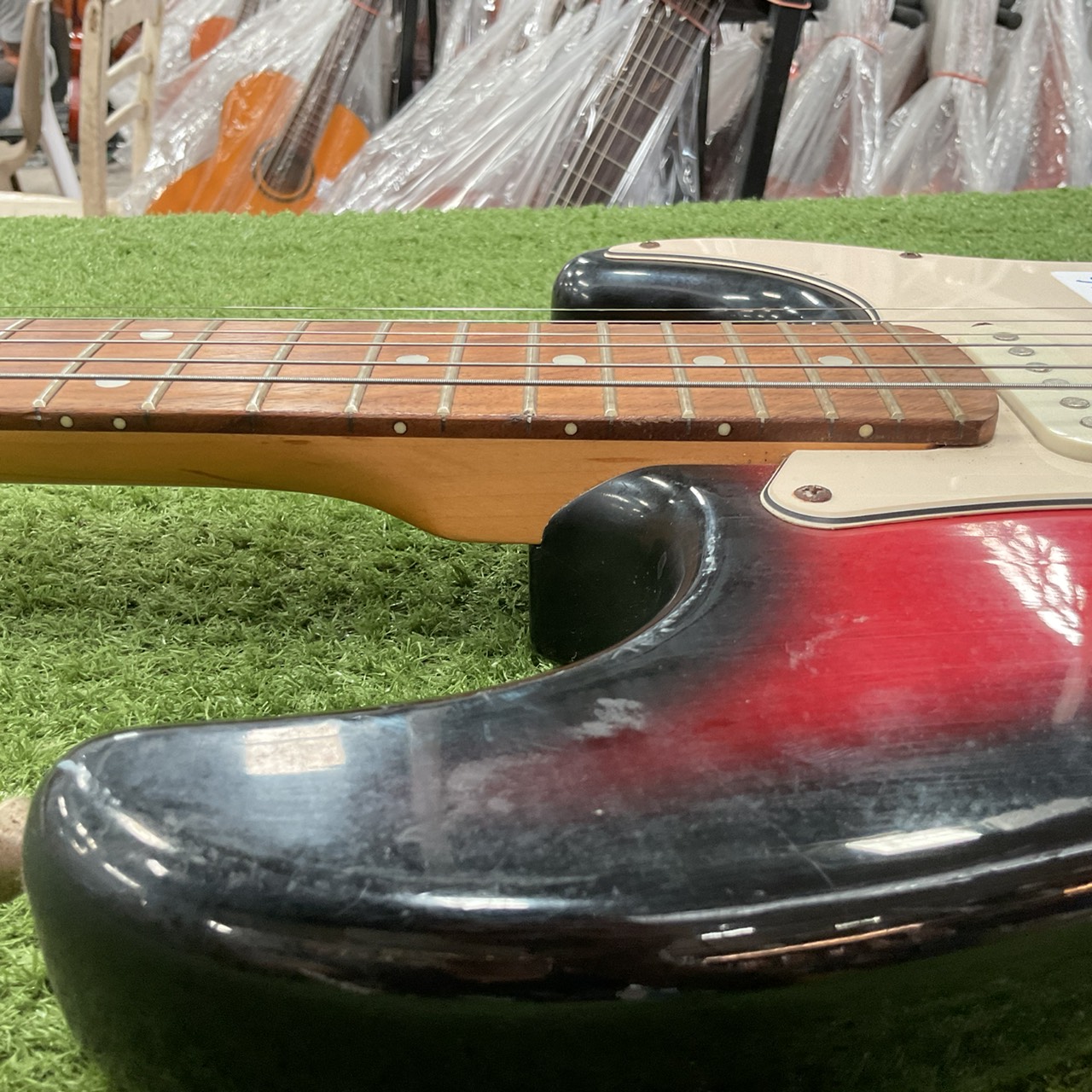 กีต้าร์ไฟฟ้า Mavis