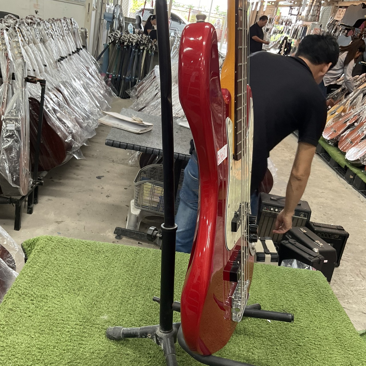 กีต้าร์เบส Legend