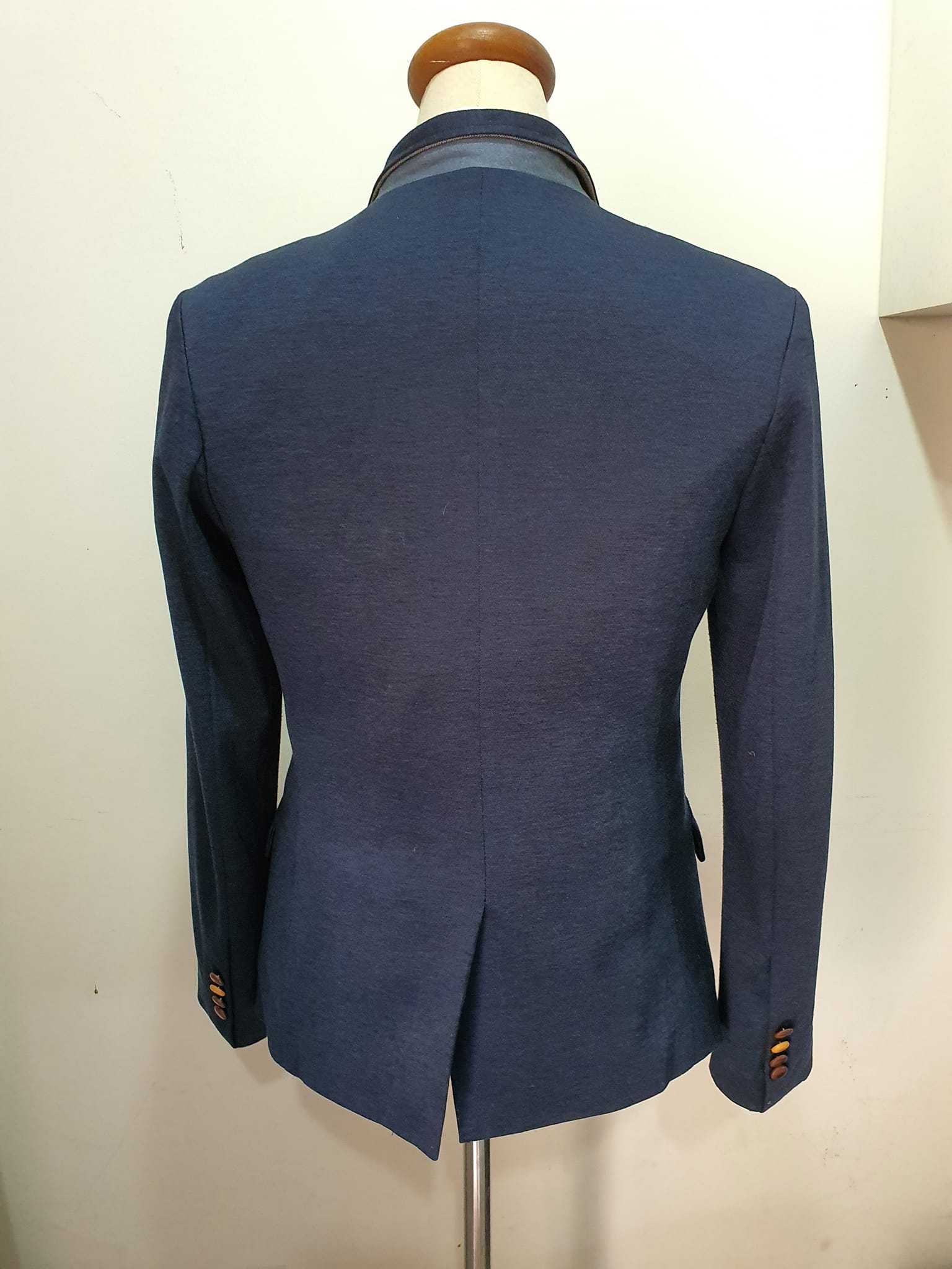 Suit0028 เสื้อสูททรงแฟชั่น สีกรมท่า แบรนด์มือสอง stylish&dumk อก 36 นิ้ว