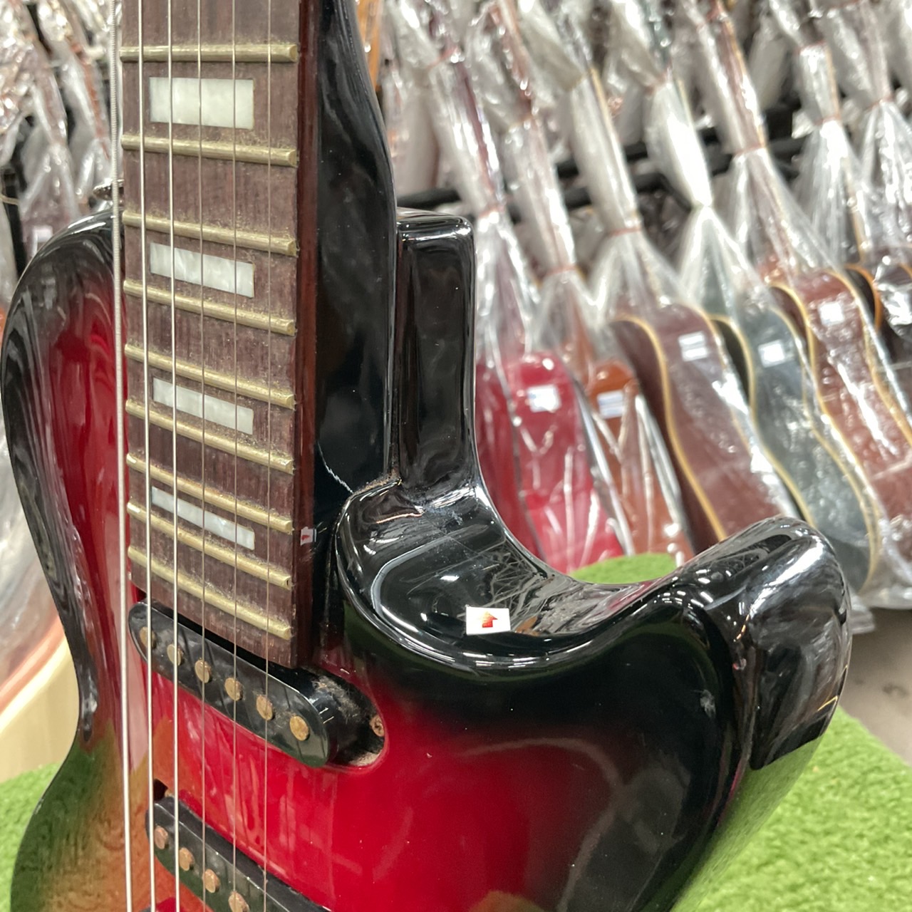 กีต้าร์ไฟฟ้า GRASS ROOTS