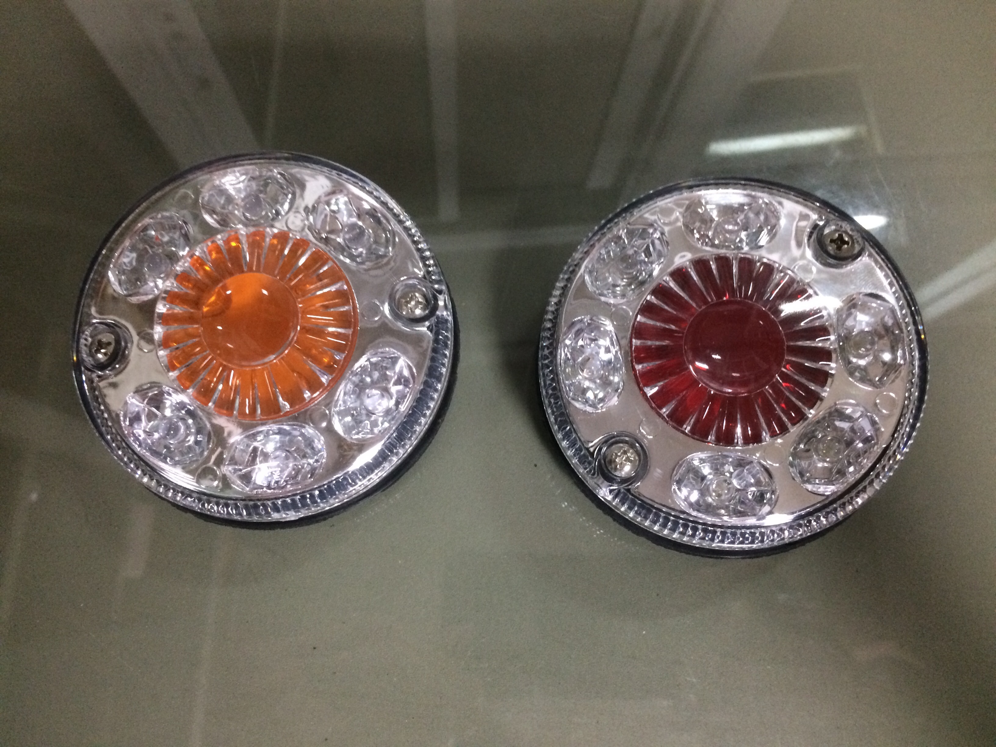 ไฟสต๊อปแลมป์ LED เดี่ยว ขนาด 3 นิ้ว สี R G O B W