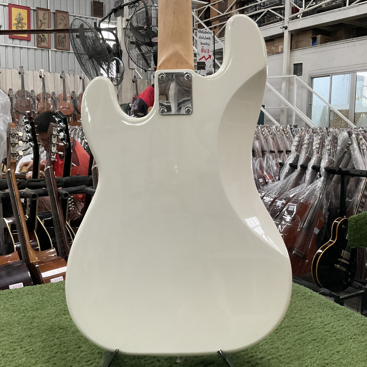 กีต้าร์เบส BUSKER'S