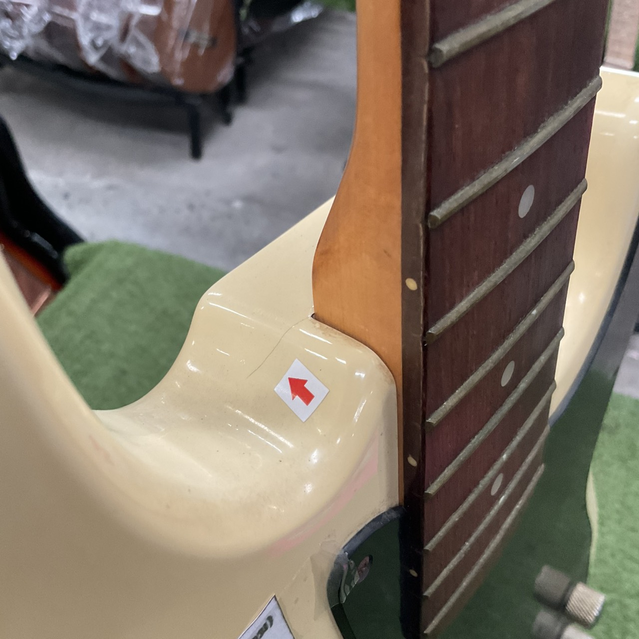 กีต้าร์เบส Birth สินค้าไม่พร้อมใช้งาน (ต้องซ่อม)