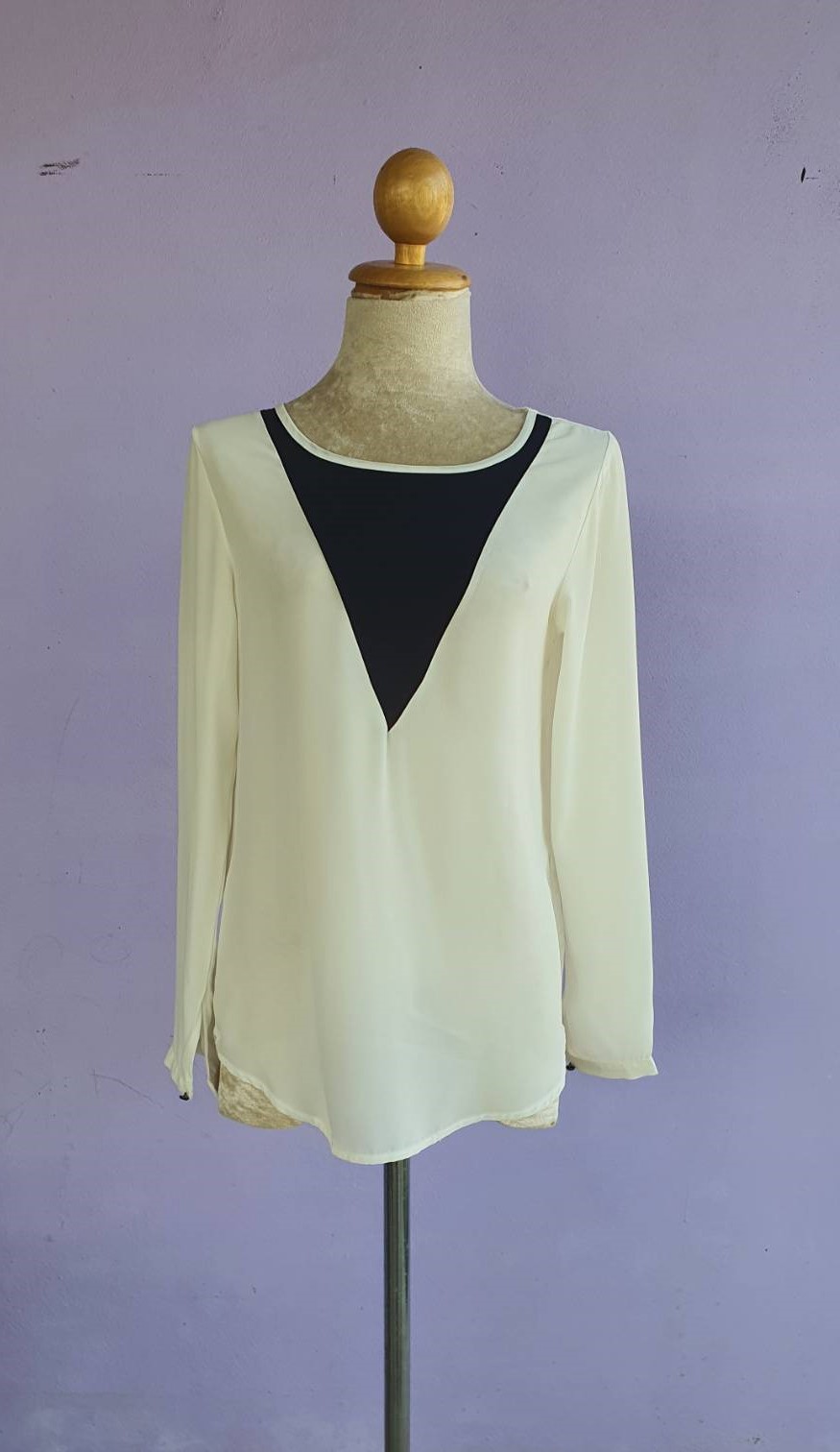 FF02812 เสื้อผ้ามือสอง สีขาว แบรนด์ MANGO อก 35 นิ้ว
