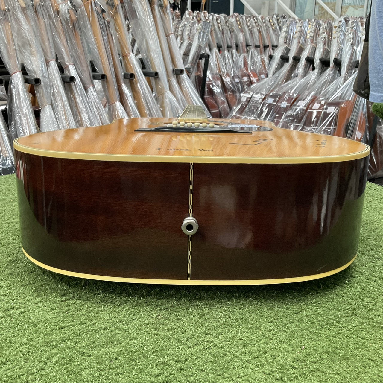 กีต้าร์โปร่งไฟฟ้า YAMAHA : FG-201B