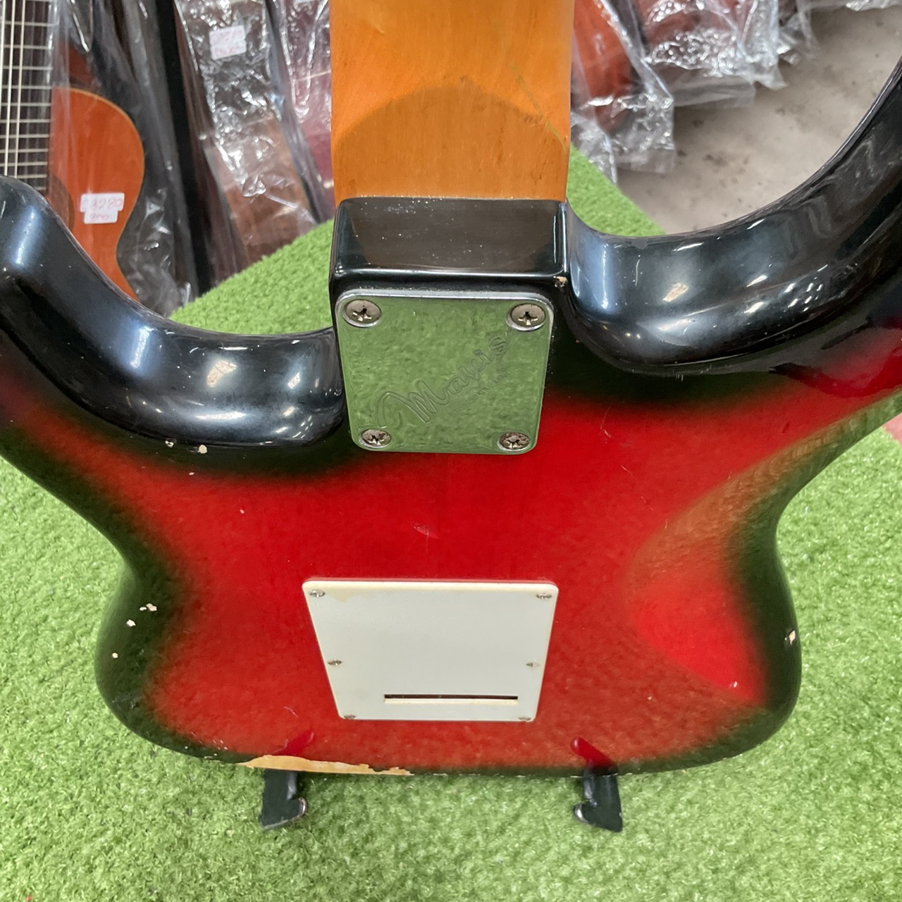 กีต้าร์ไฟฟ้า Mavis