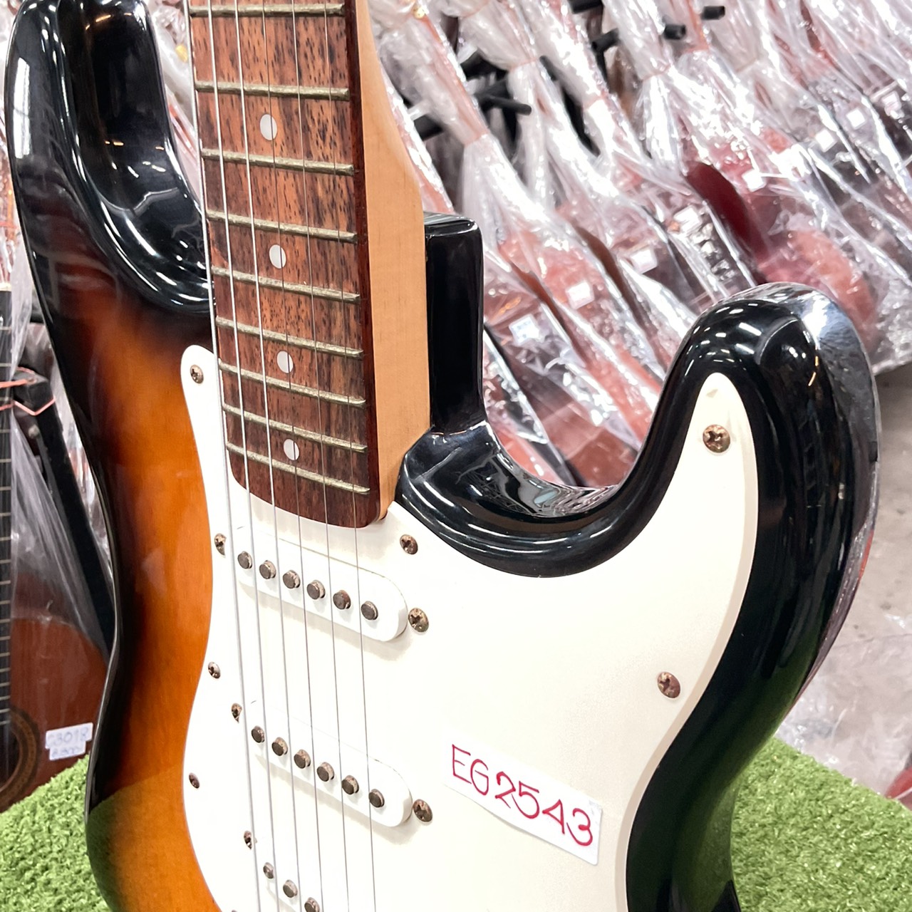 กีต้าร์ไฟฟ้า Squier by Fender