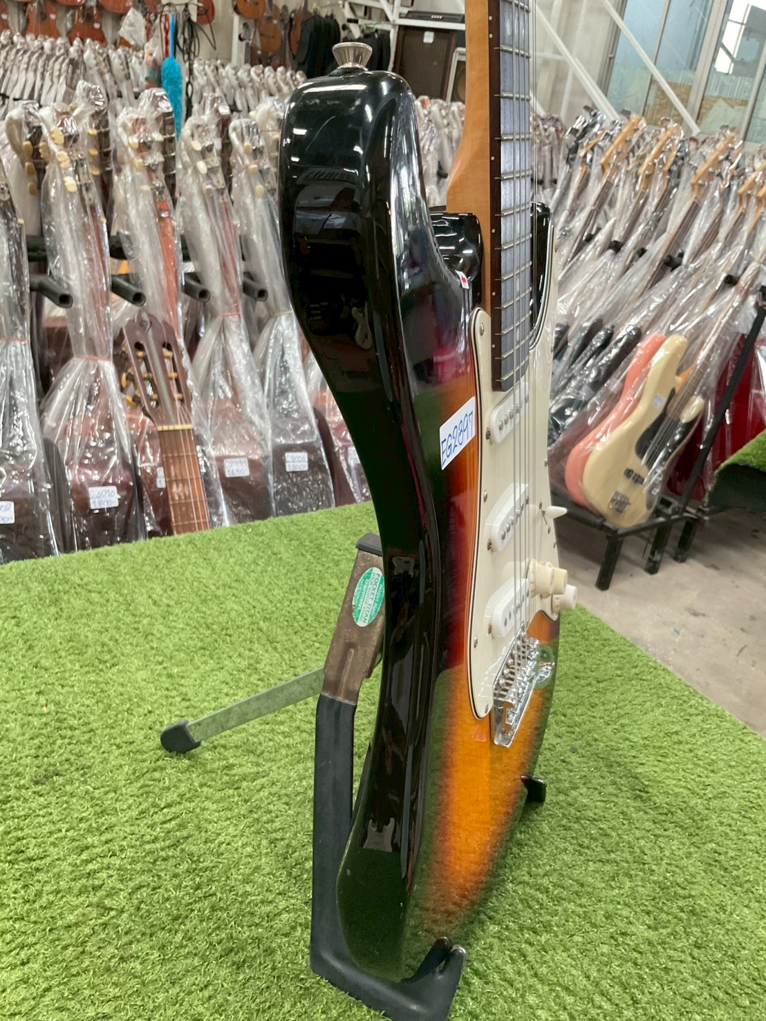 กีต้าร์ไฟฟ้า Legend