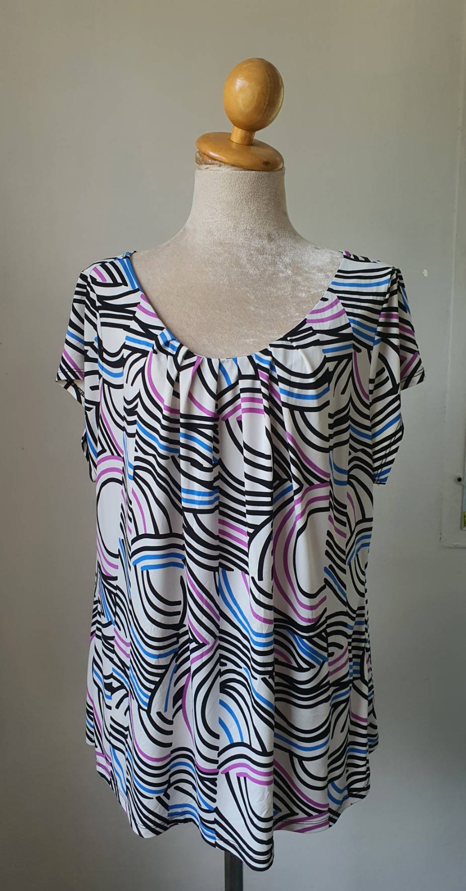 FF04431 เสื้อผ้ามือสอง สีขาวลาย แบรนด์ WORTHINGTON อก 44-48นิ้ว