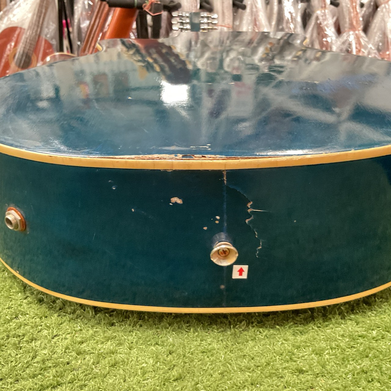 กีต้าร์โปร่งไฟฟ้า Mavis