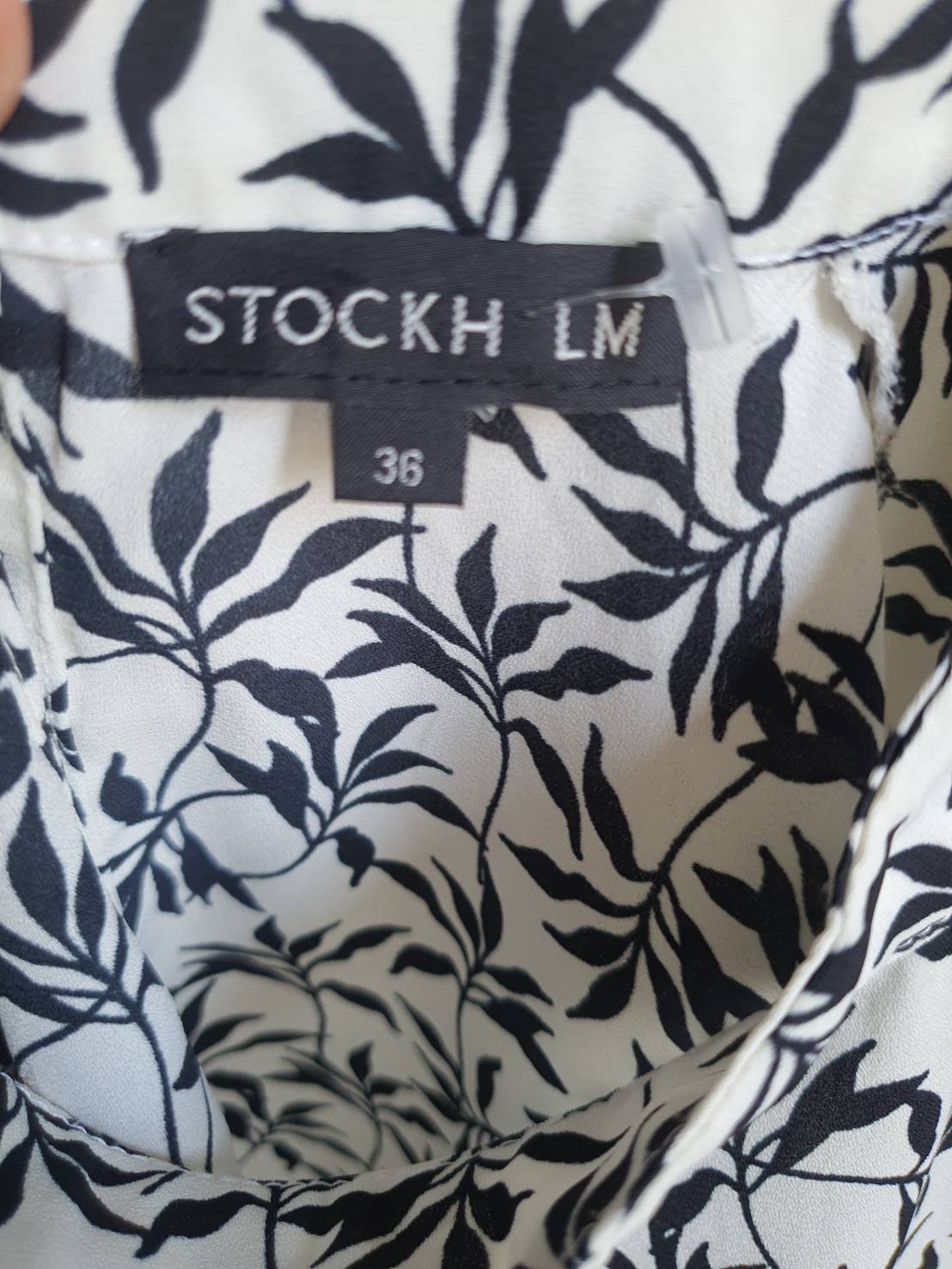 FF05253 เสื้อผ้าชีฟอง ลายใบไม้ สีดำขาว แบรนด์ STOCKH LM อก 36 นิ้ว