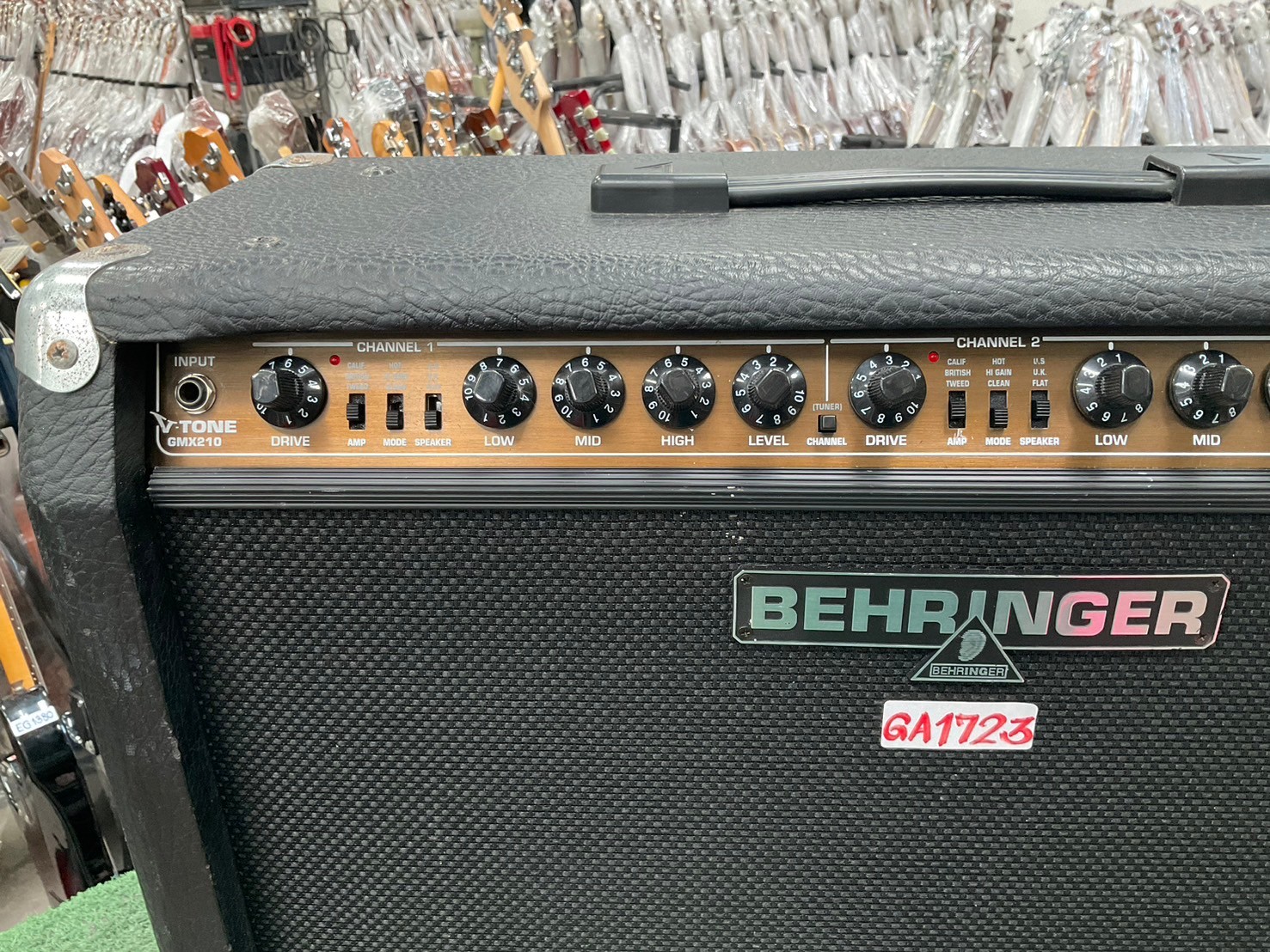 แอมป์กีต้าร์ BEHRINGER : V-TONE GMX210
