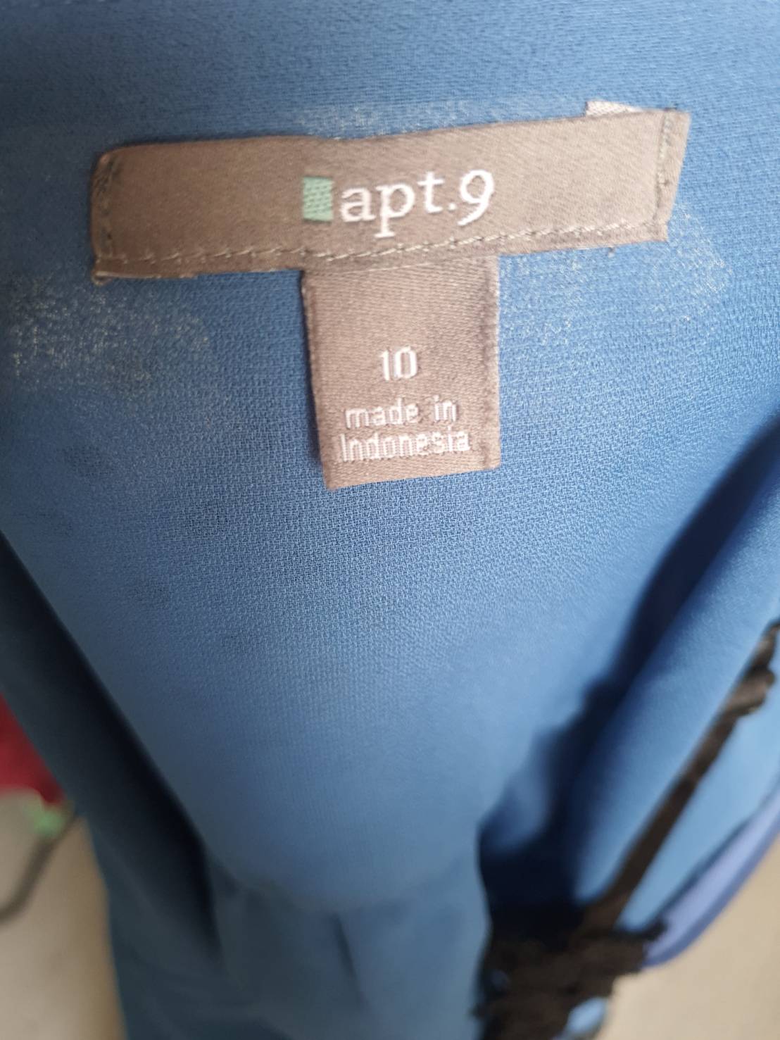 FF05227 เสื้อผ้ามือสอง ชีฟอง สีฟ้าเข้มลายจุด แบรนด์ APT.9 อก 35 นิ้ว