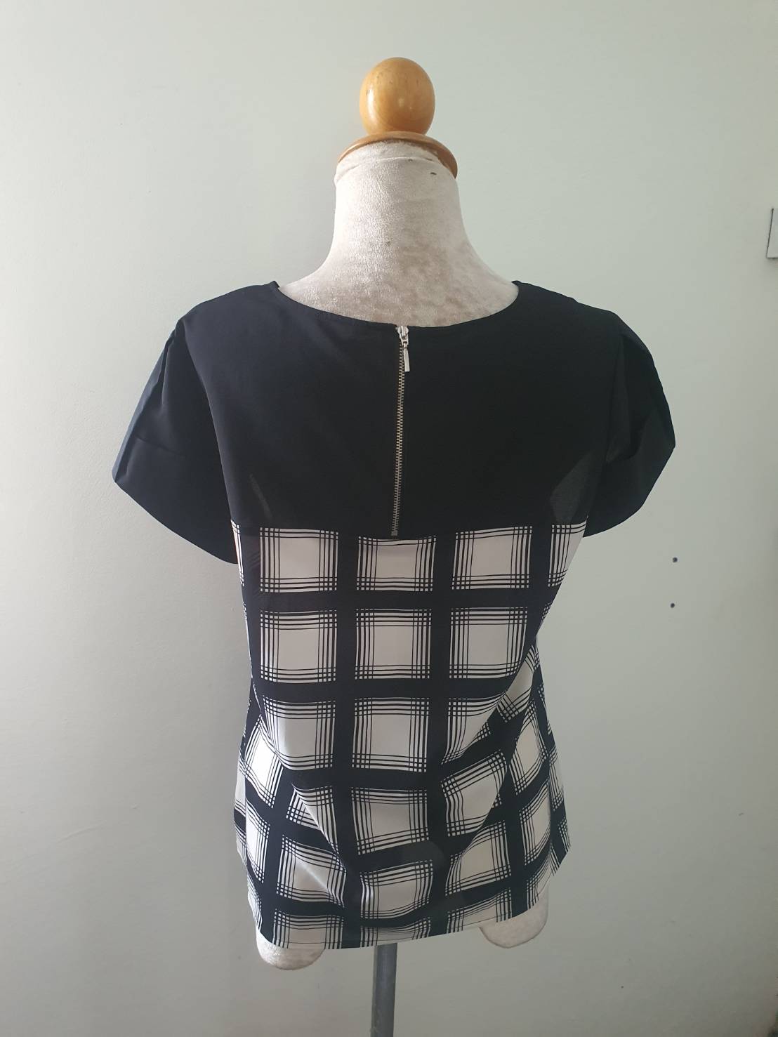 FF06205 เสื้อแฟชั่นชีฟอง มือสอง สีดำลาย แบรนด์ M&S WOMAN อก 38 นิ้ว