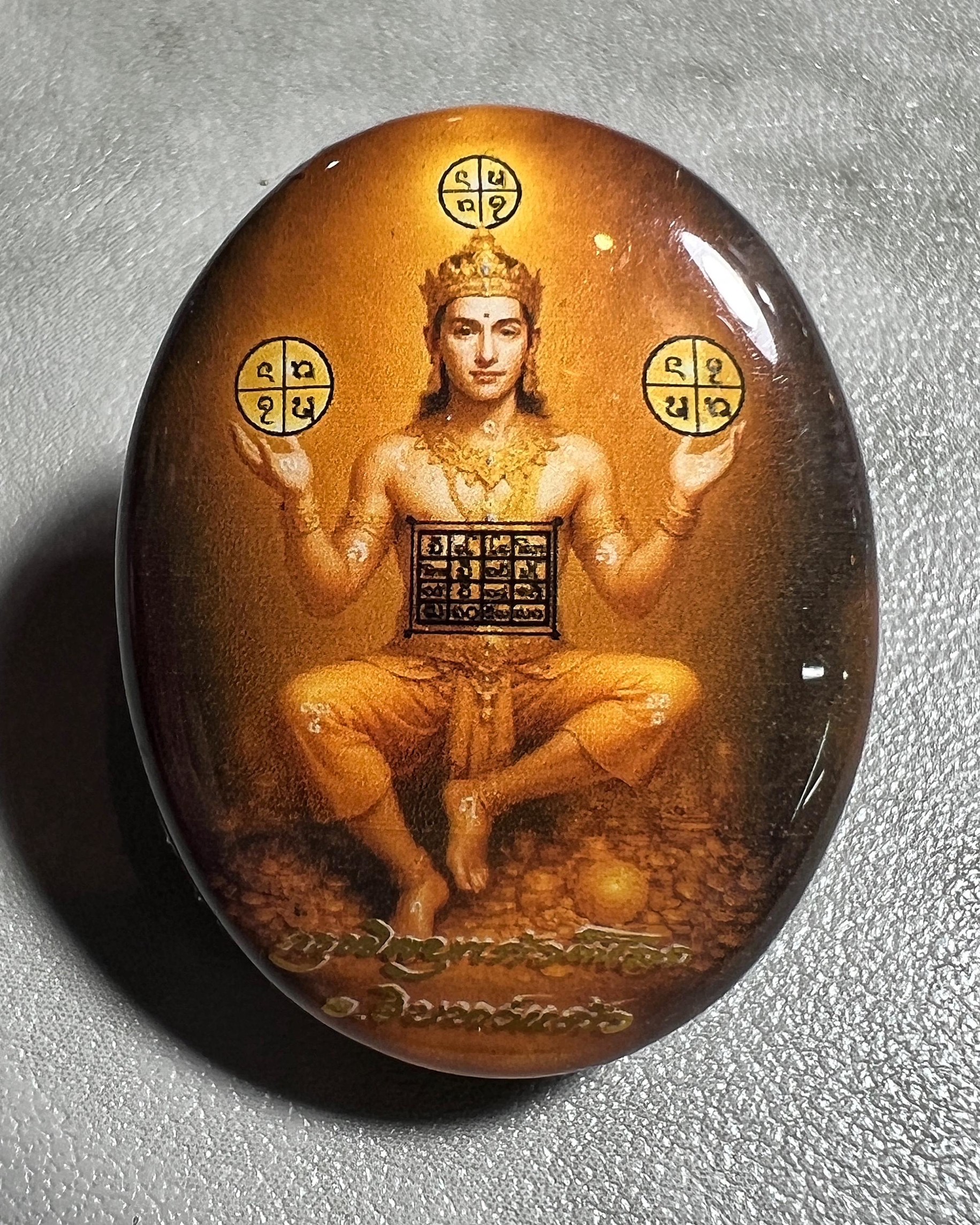 ล็อกเก็ตครูพิสนูแก้ว3โลก (ขนาดเล็ก) Three Sacred Orbs God Locket. (small size) SKU-04004