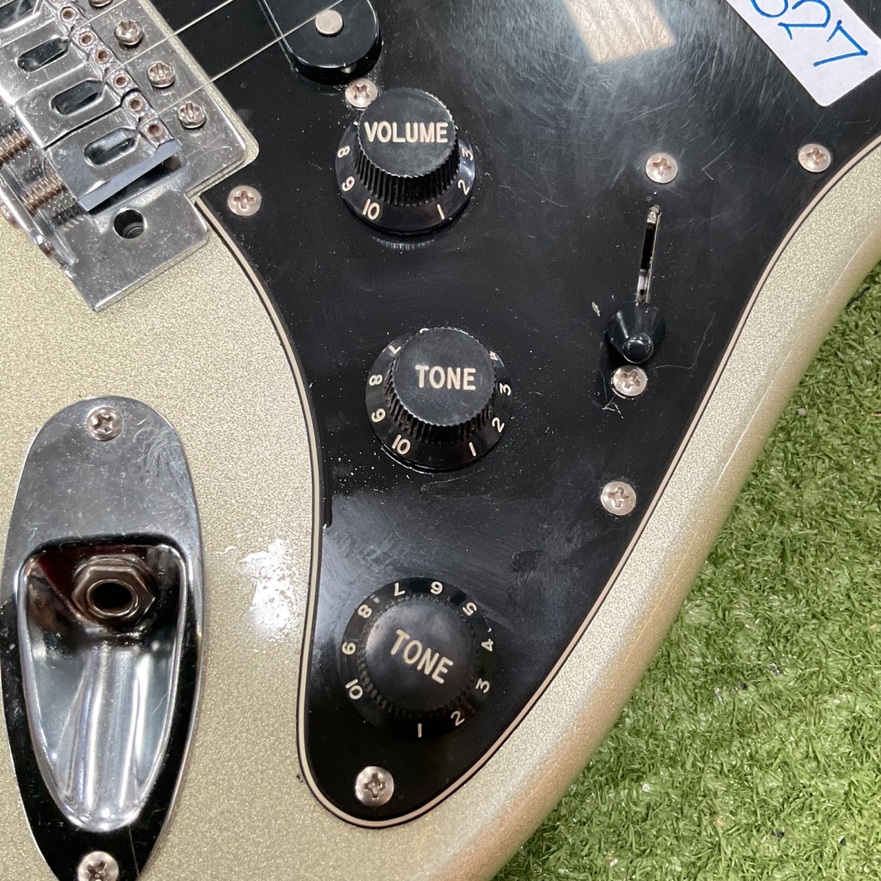 กีต้าร์ไฟฟ้า Mavis