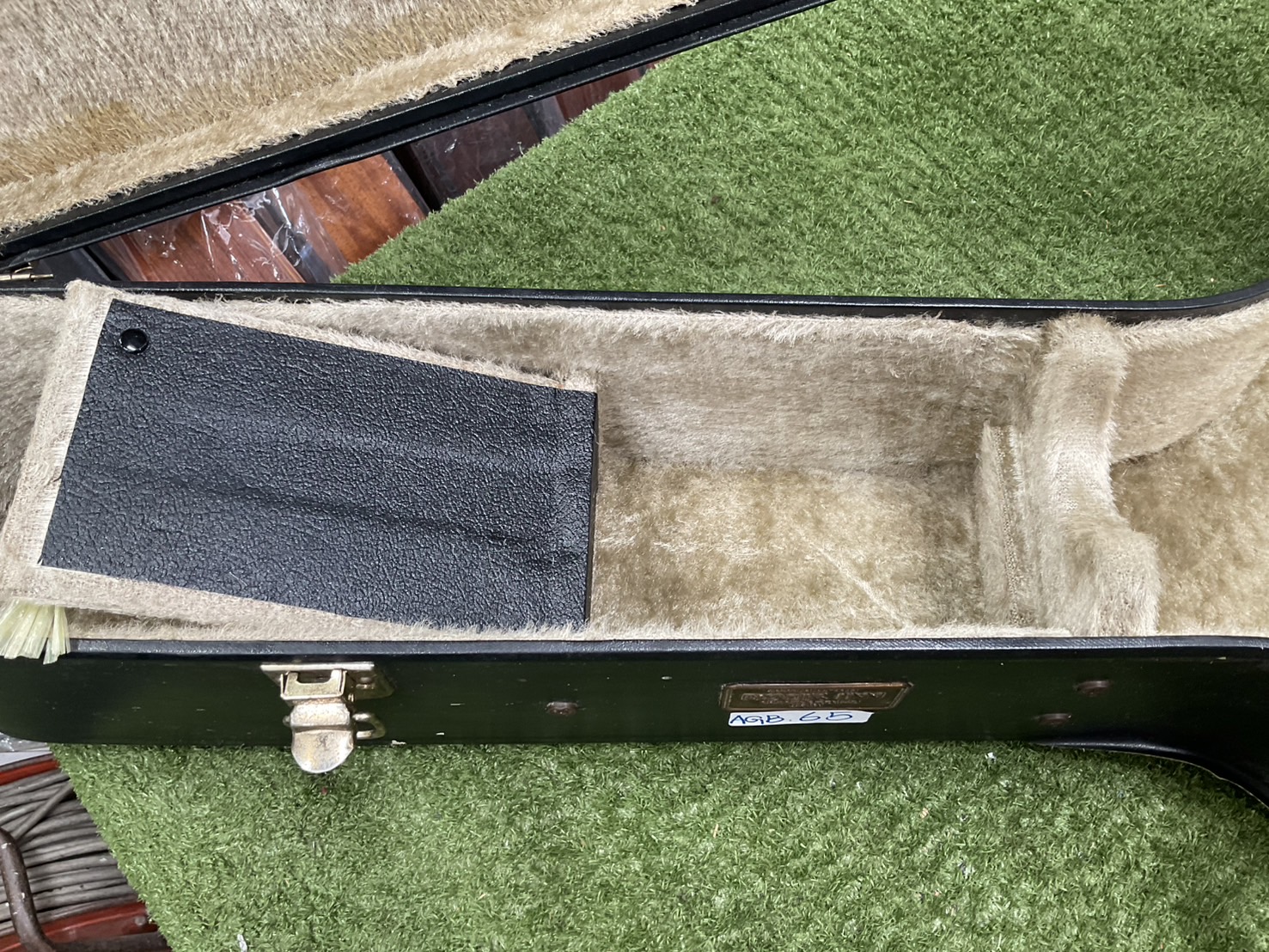 กล่องเคสกีต้าร์โปร่ง