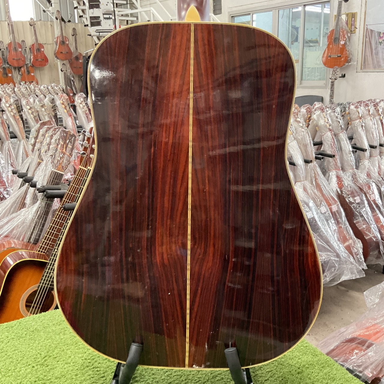 กีต้าร์โปร่ง Morales : LYRE BIRD