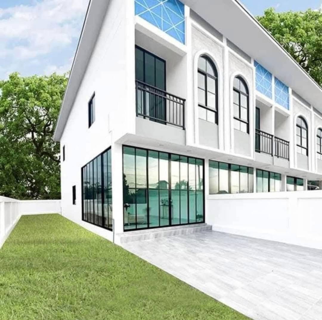 บ้านมือ1พัทยา ซอยสยามคันทรีคลับ หมู่บ้านรัตนากรวิลเลจ 17 2 ห้องนอน 3 ห้องน้ำ ทาวน์โฮม 2 ชั้น สไตล์ยุโรป