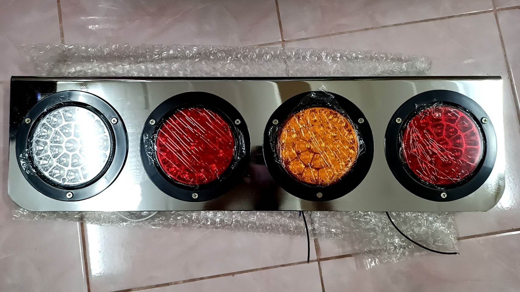 ไฟท้าย LED กลม สแตนเลส 4 ตอน แบบยึดน๊อต
