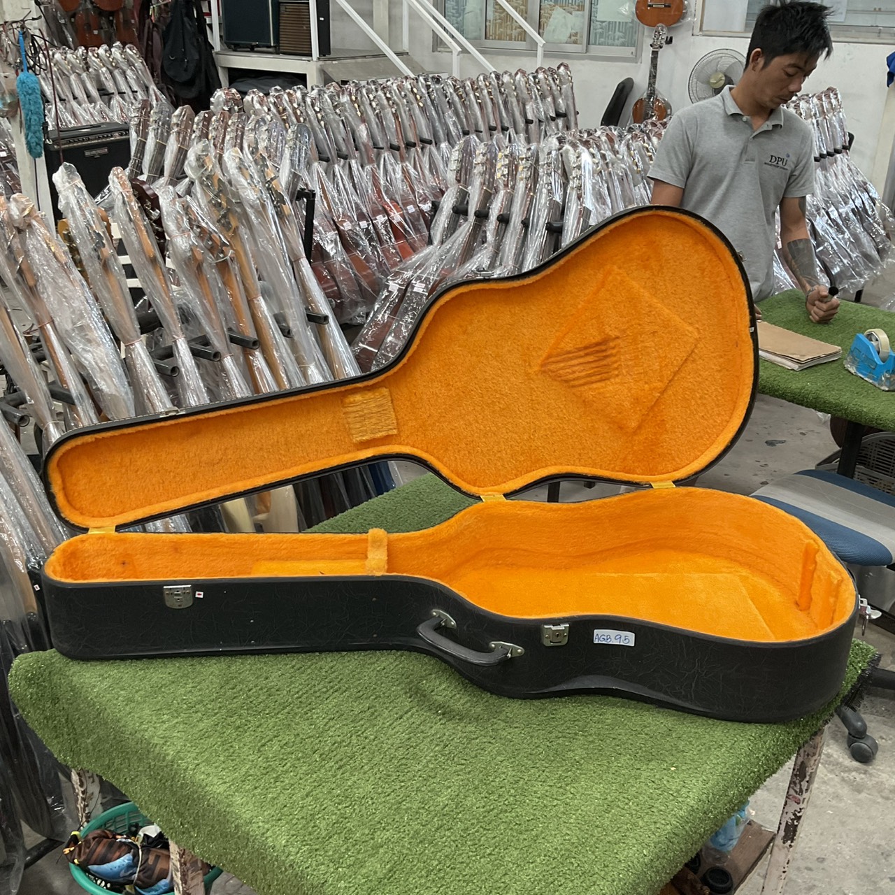 กล่องเคสกีต้าร์โปร่ง