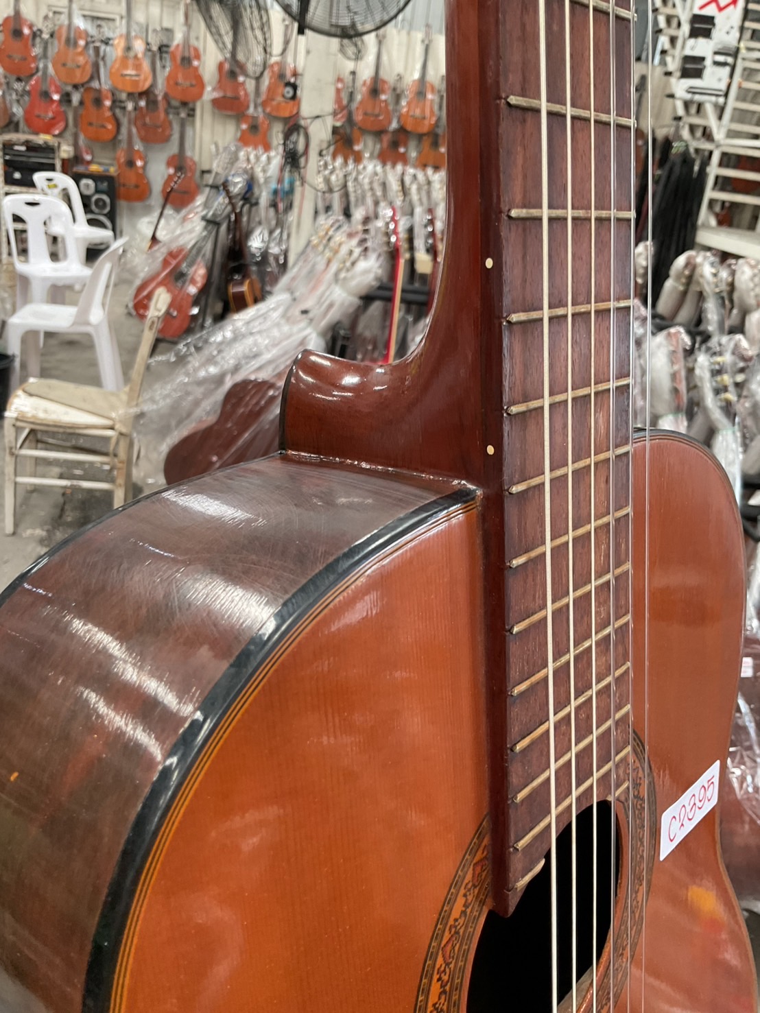 กีต้าร์คลาสสิค CLARK : No.109