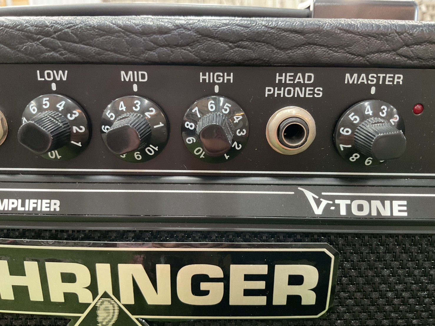 แอมป์กีต้าร์ BEHRINGER : V-TONE GM108