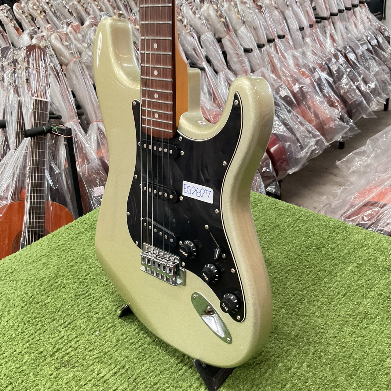 กีต้าร์ไฟฟ้า Mavis