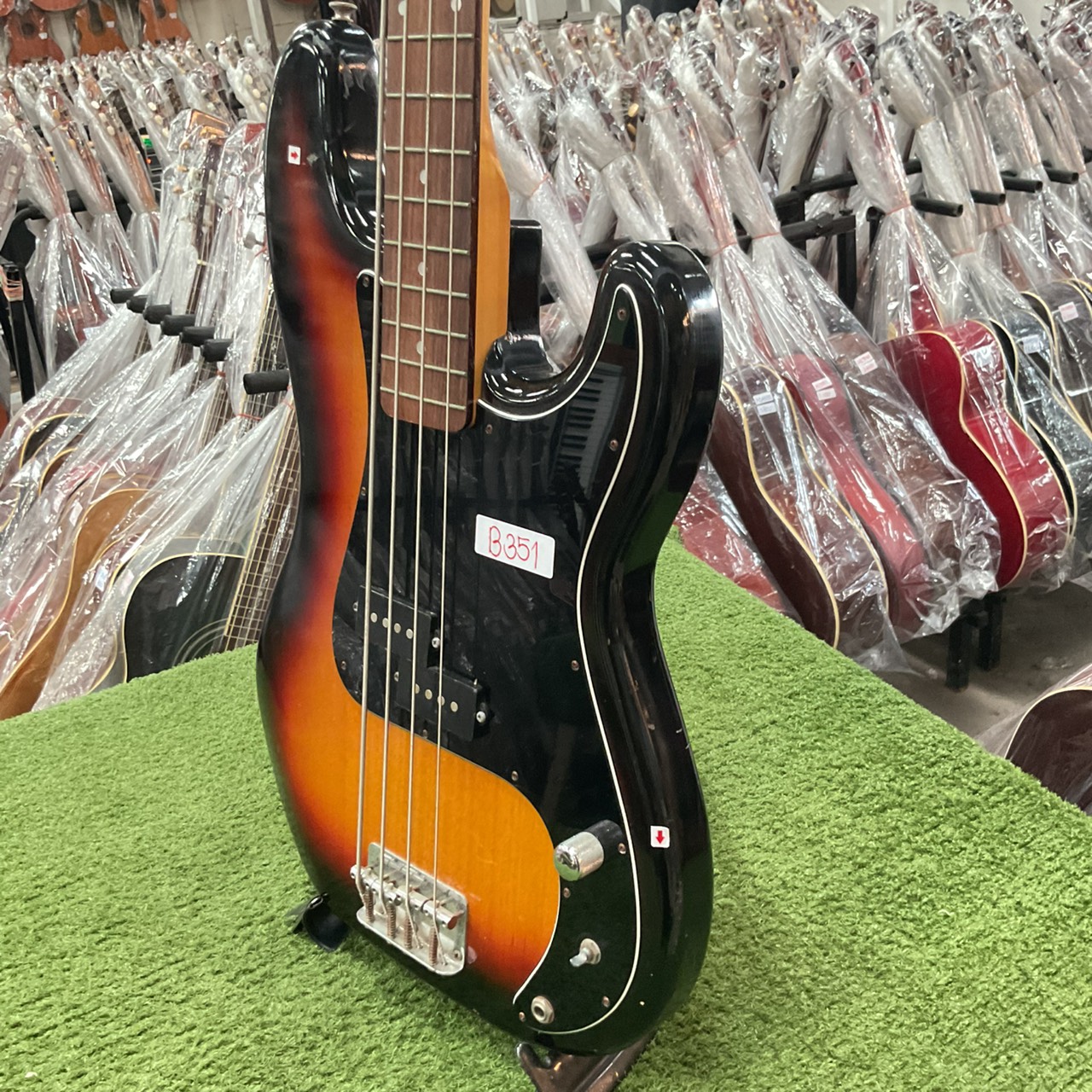 กีต้าร์เบส HOLLY : SPLENDOR