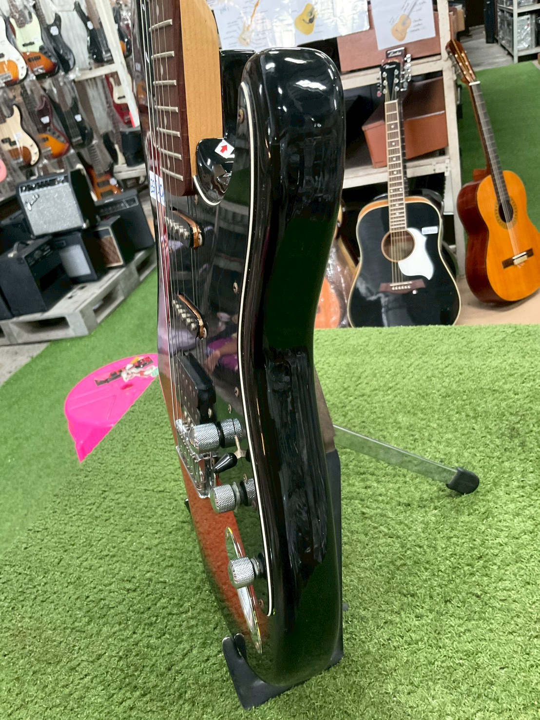 กีต้าร์ไฟฟ้า Legend