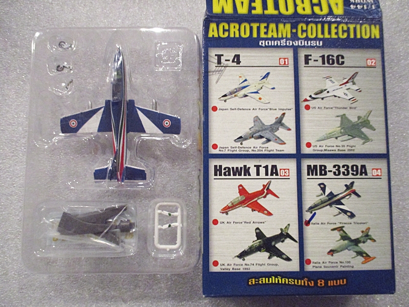 โมเดลเครื่องบินจำลอง ยี่ห้อเอฟทอย ขนาด 1/144 ชุด F-toys Acroteam ชุดเครื่องบินรบ #4A MB-339A