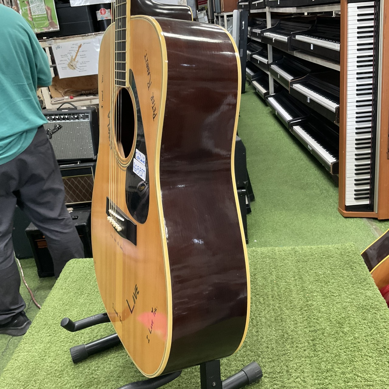 กีต้าร์โปร่งไฟฟ้า YAMAHA : FG-201B