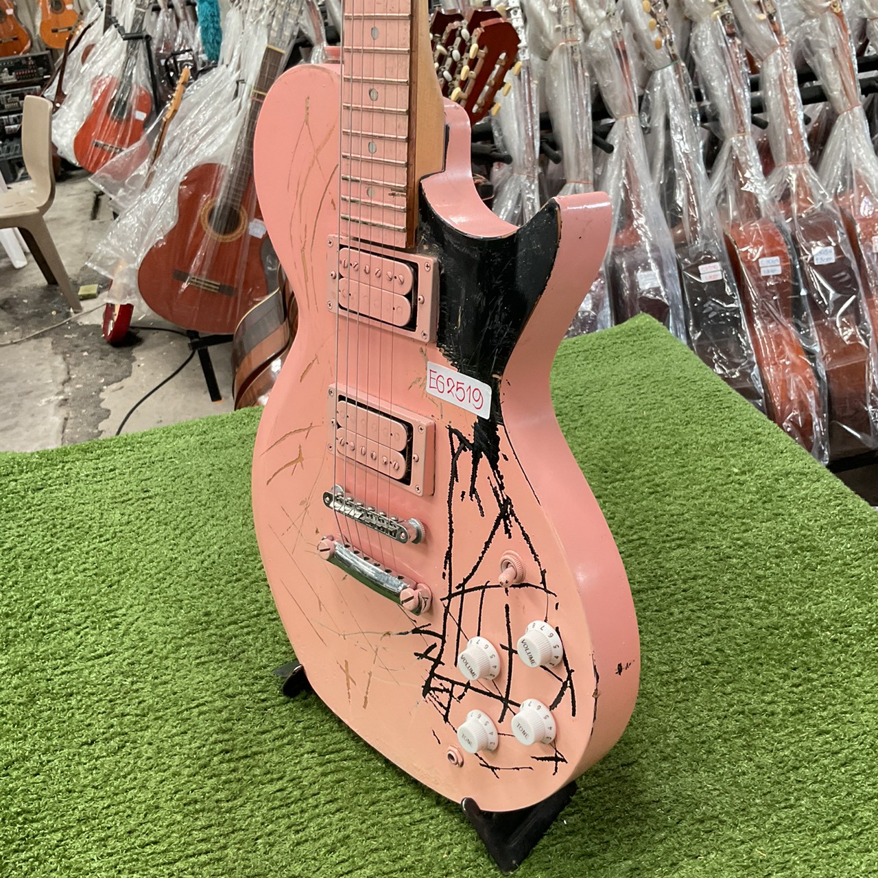 กีต้าร์ไฟฟ้า Burny