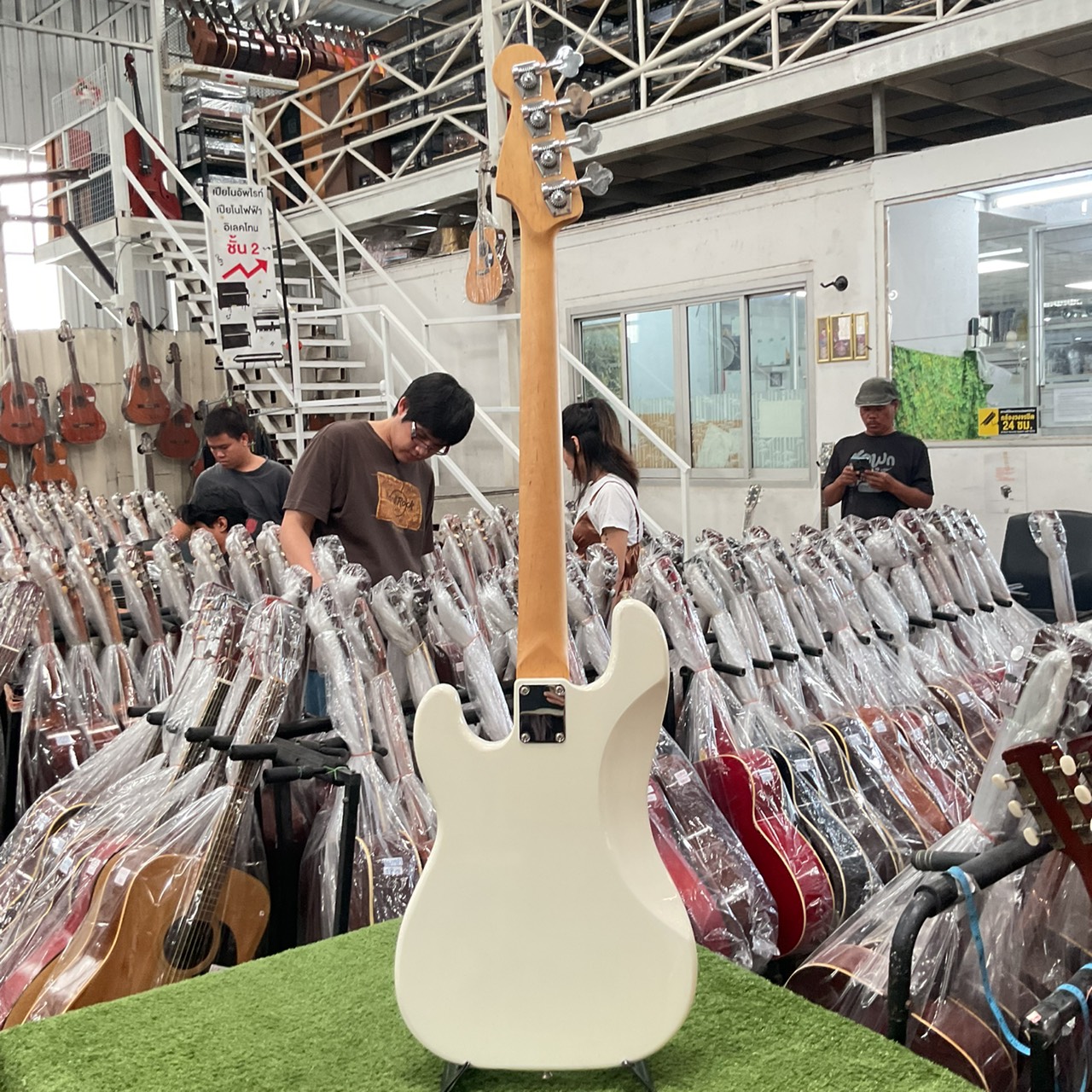 กีต้าร์เบส BUSKER'S