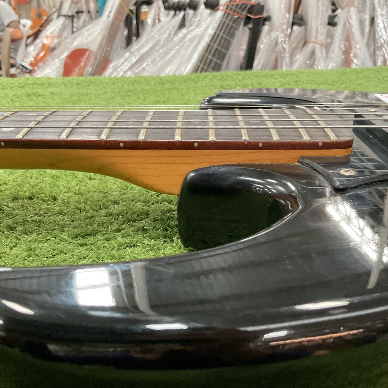 กีต้าร์ไฟฟ้า PRO Session by R.H.SOUND