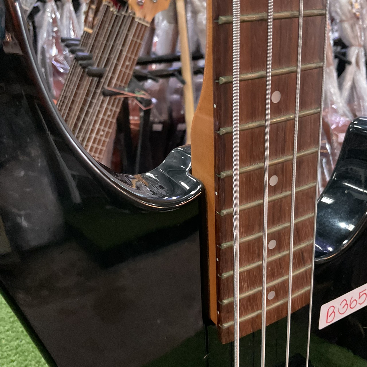 กีต้าร์เบส FERNANDES