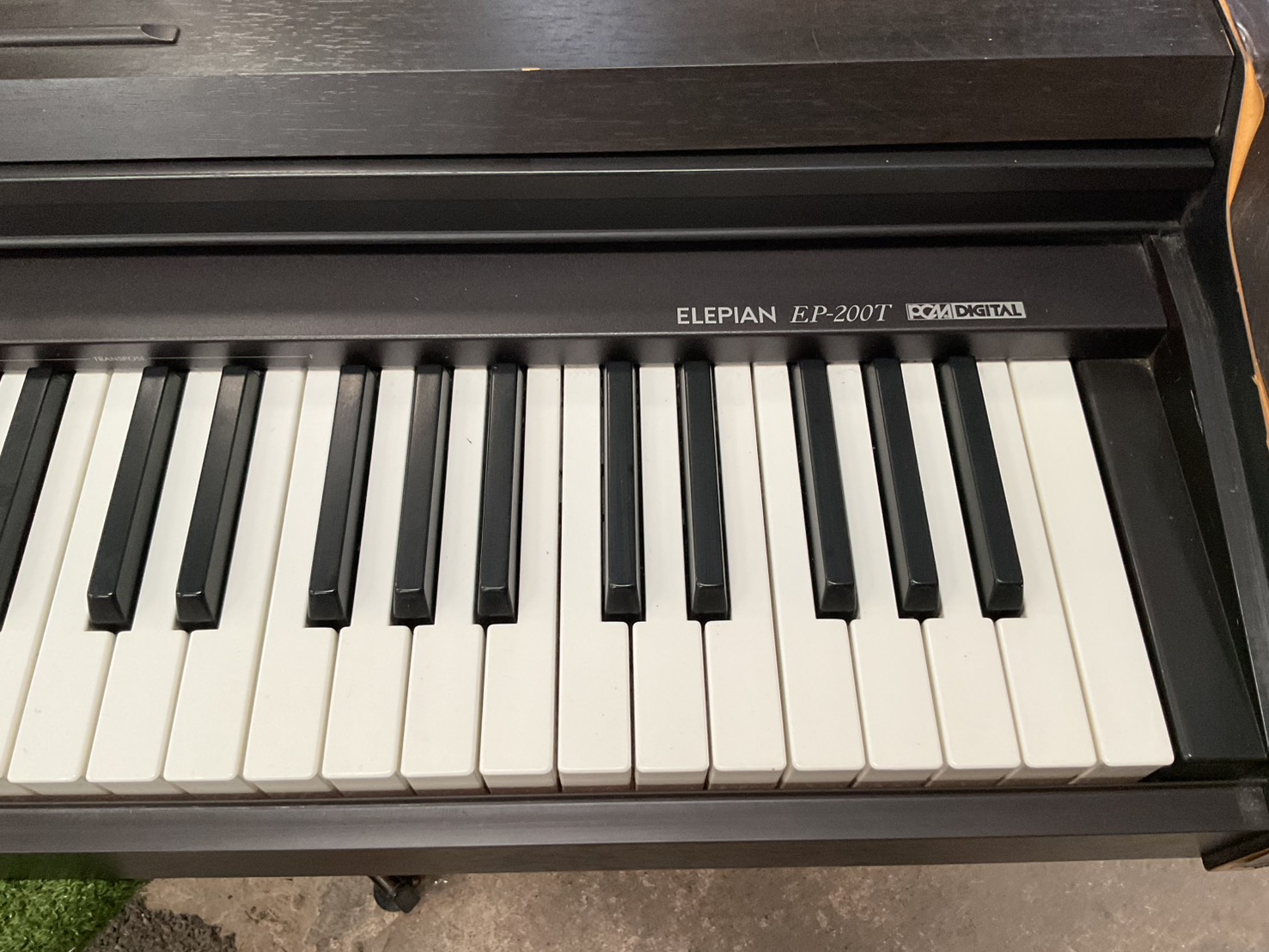 เปียโน COLUMBIA : EP-200T สินค้าไม่พร้อมใช้งาน (ต้องซ่อม)